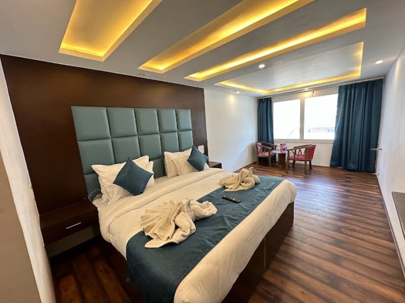 FIFTH SEASON RESORT