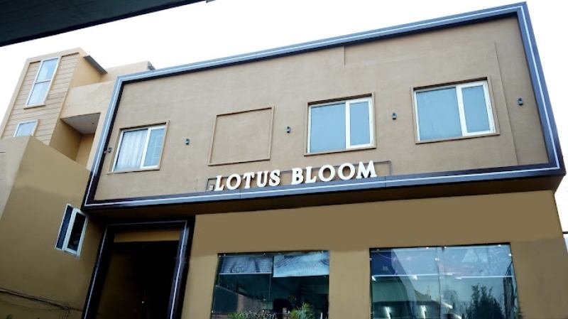 Hotel Lotus Bloom