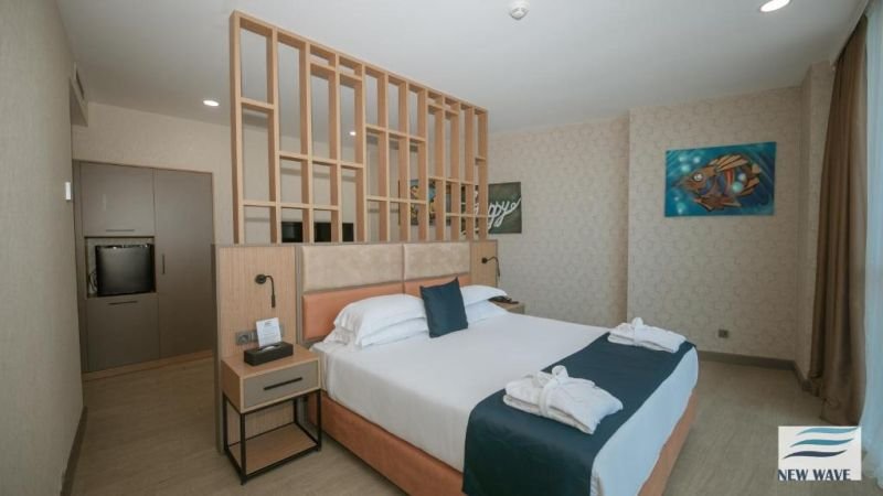 New Wave Hotel