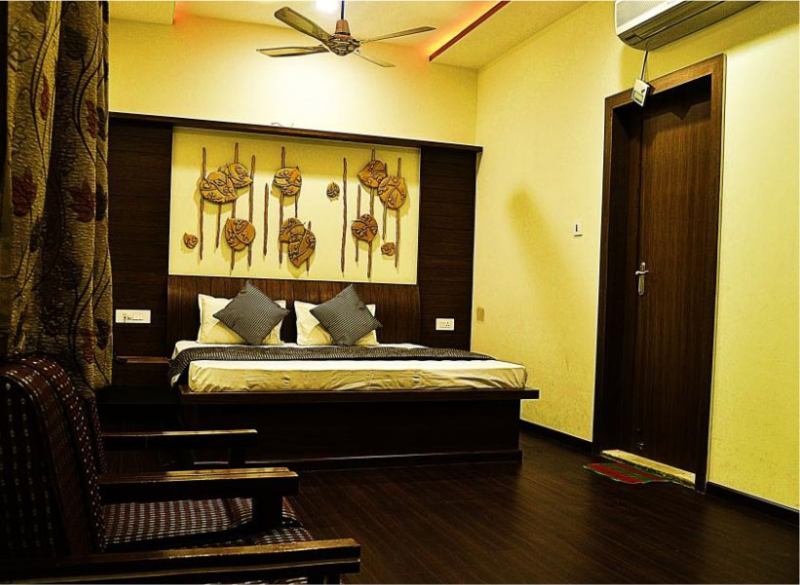 Priya Hotel